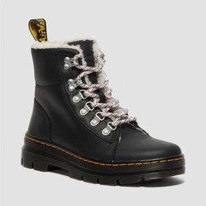 Doc Marten’s COMBS FAUX SHEARLING LINED CASUAL BOOTS Size 7